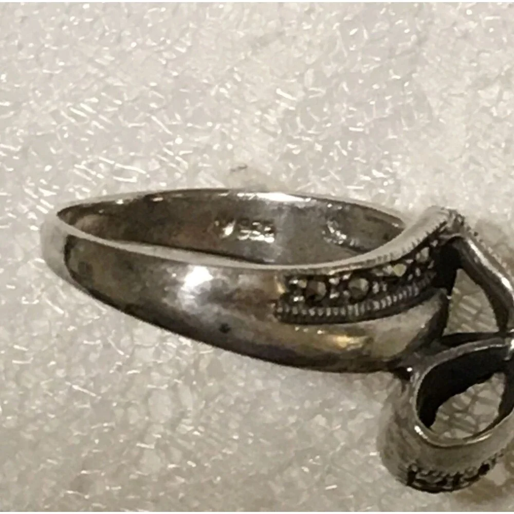 Vintage Sterling Silver Ring Womens Sz 8.25 Ribbon Bow design Marcasite Accents